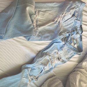 Hollister low rise boyfriend ripped jeans. Size 7R.